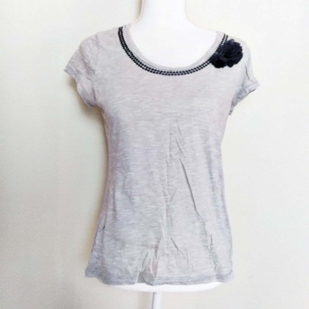 Merona Scoop Neck Tee Shirt Floral Accent